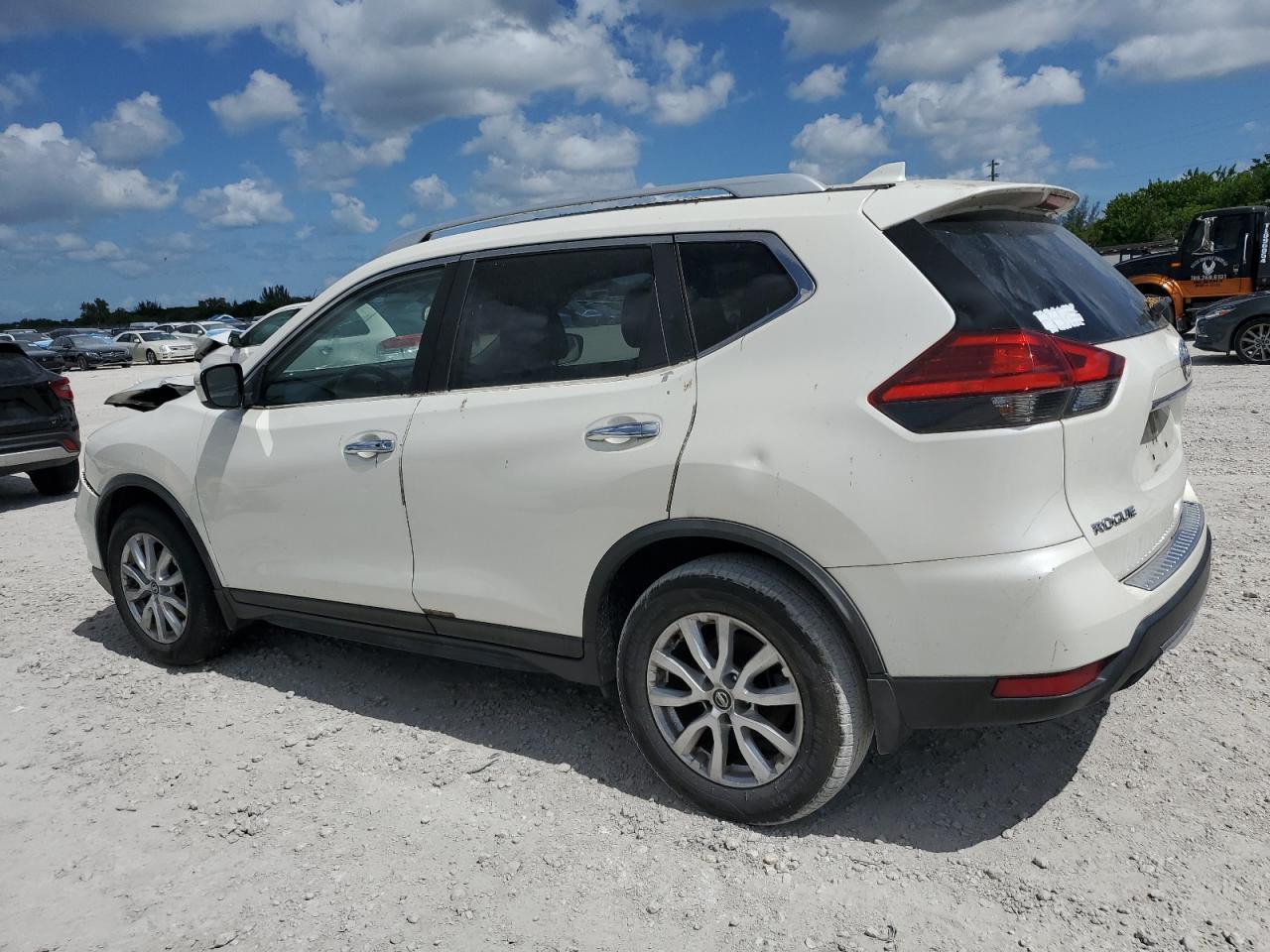 2017 Nissan Rogue S - Фото 2