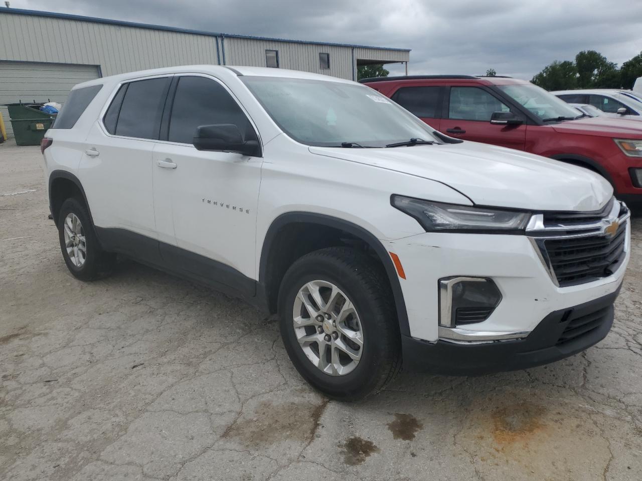 2022 Chevrolet Traverse Ls - Фото 4