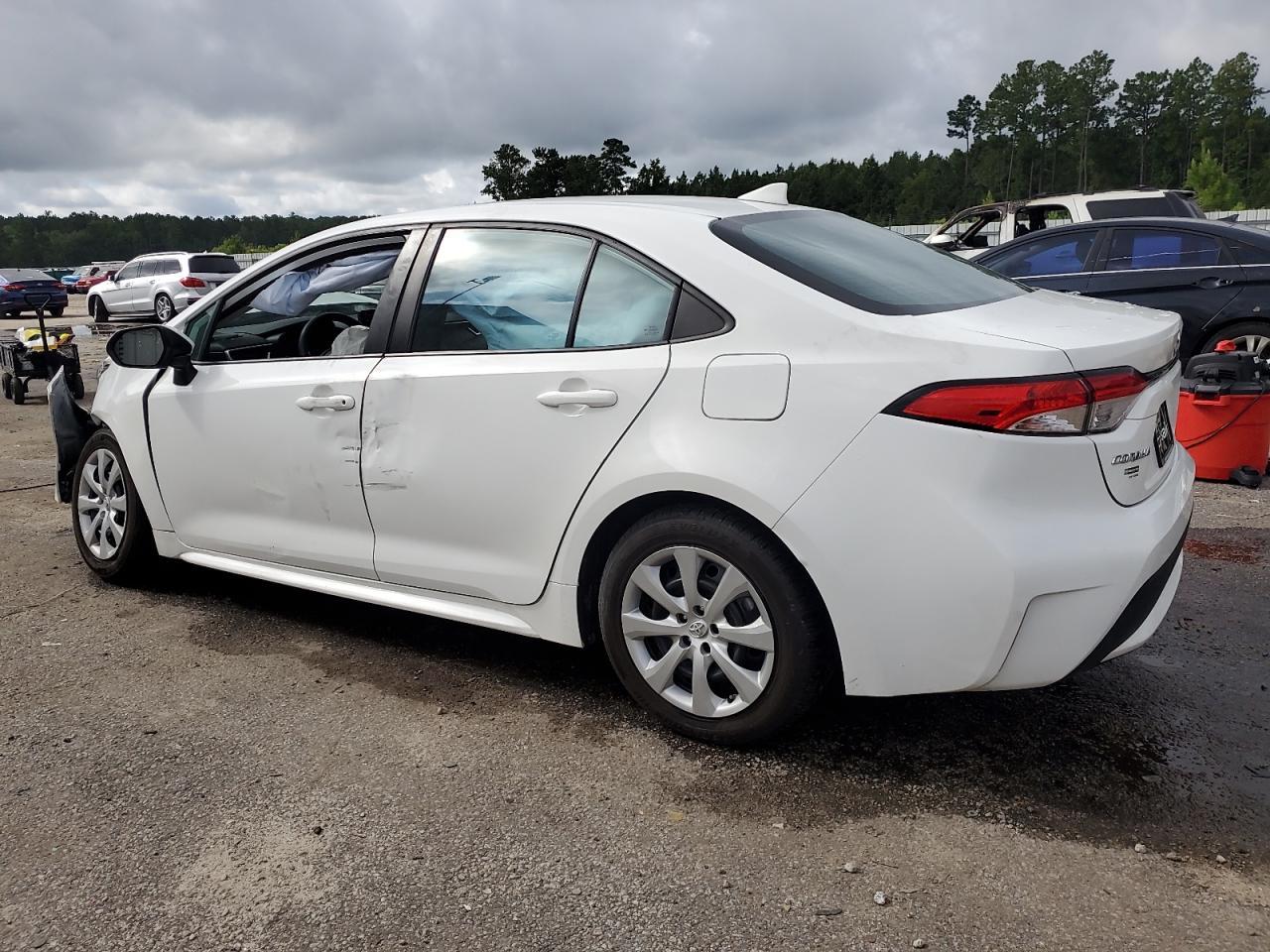 2022 Toyota Corolla Le - Image 2