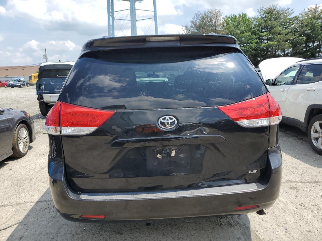 2011 Toyota Sienna Le - Image 6