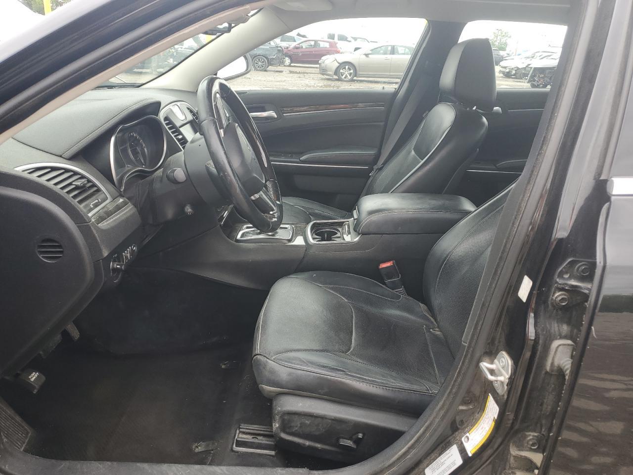 2015 Chrysler 300C - Image 7