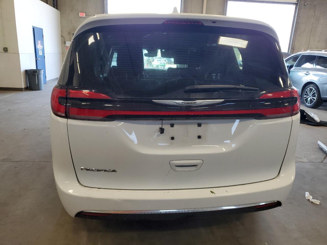 2022 Chrysler Pacifica Touring L - Image 6