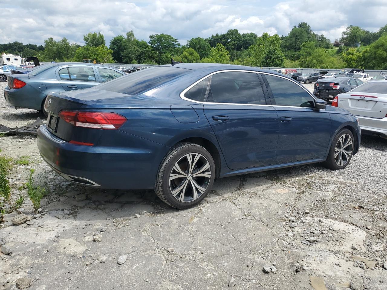 2022 Volkswagen Passat Se - Image 3
