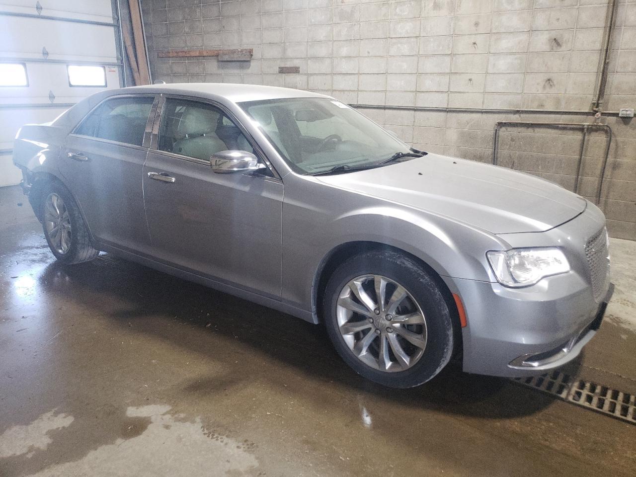 2017 Chrysler 300 Limited - Фото 4