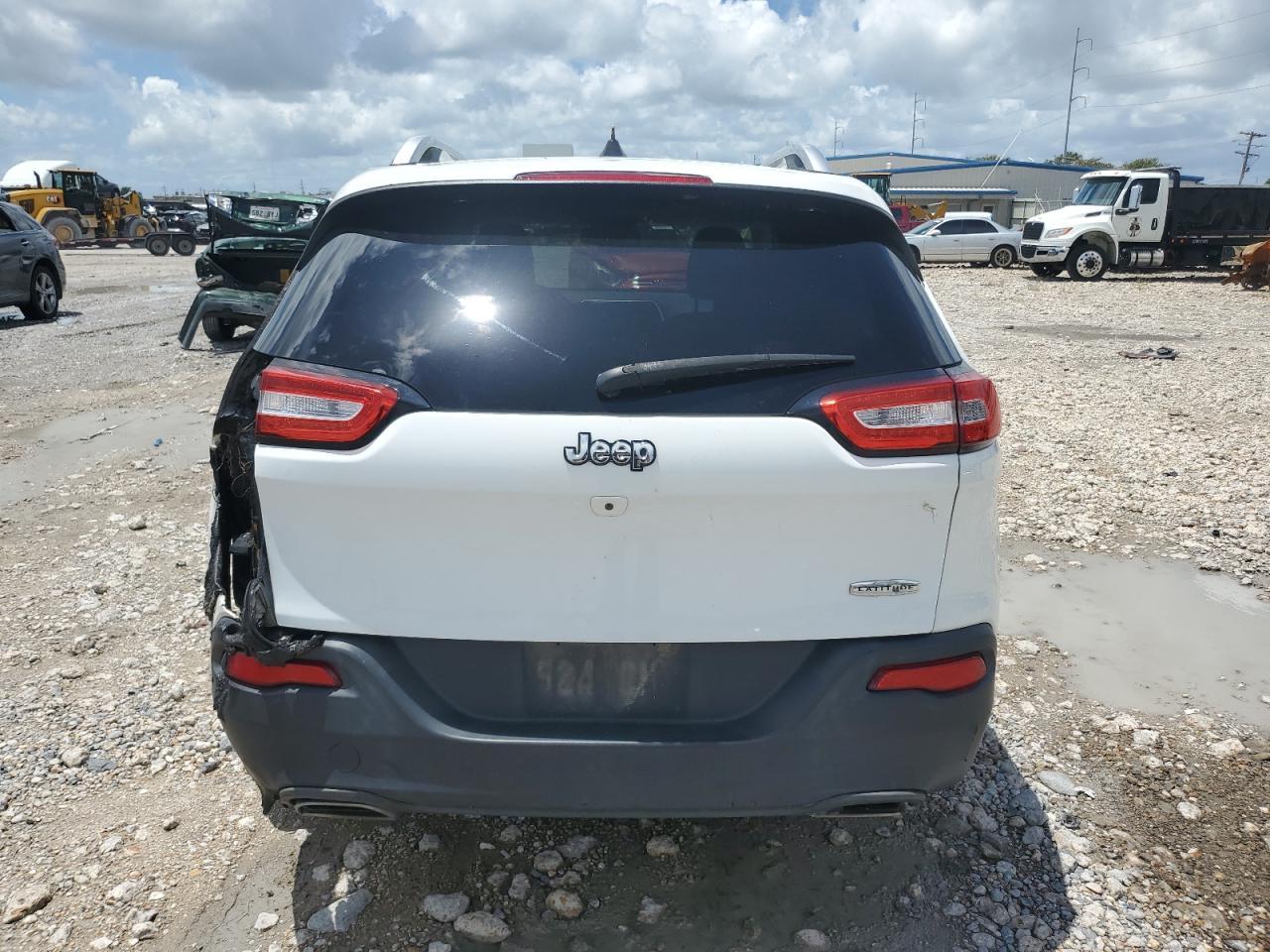 2017 Jeep Cherokee Latitude - Image 6
