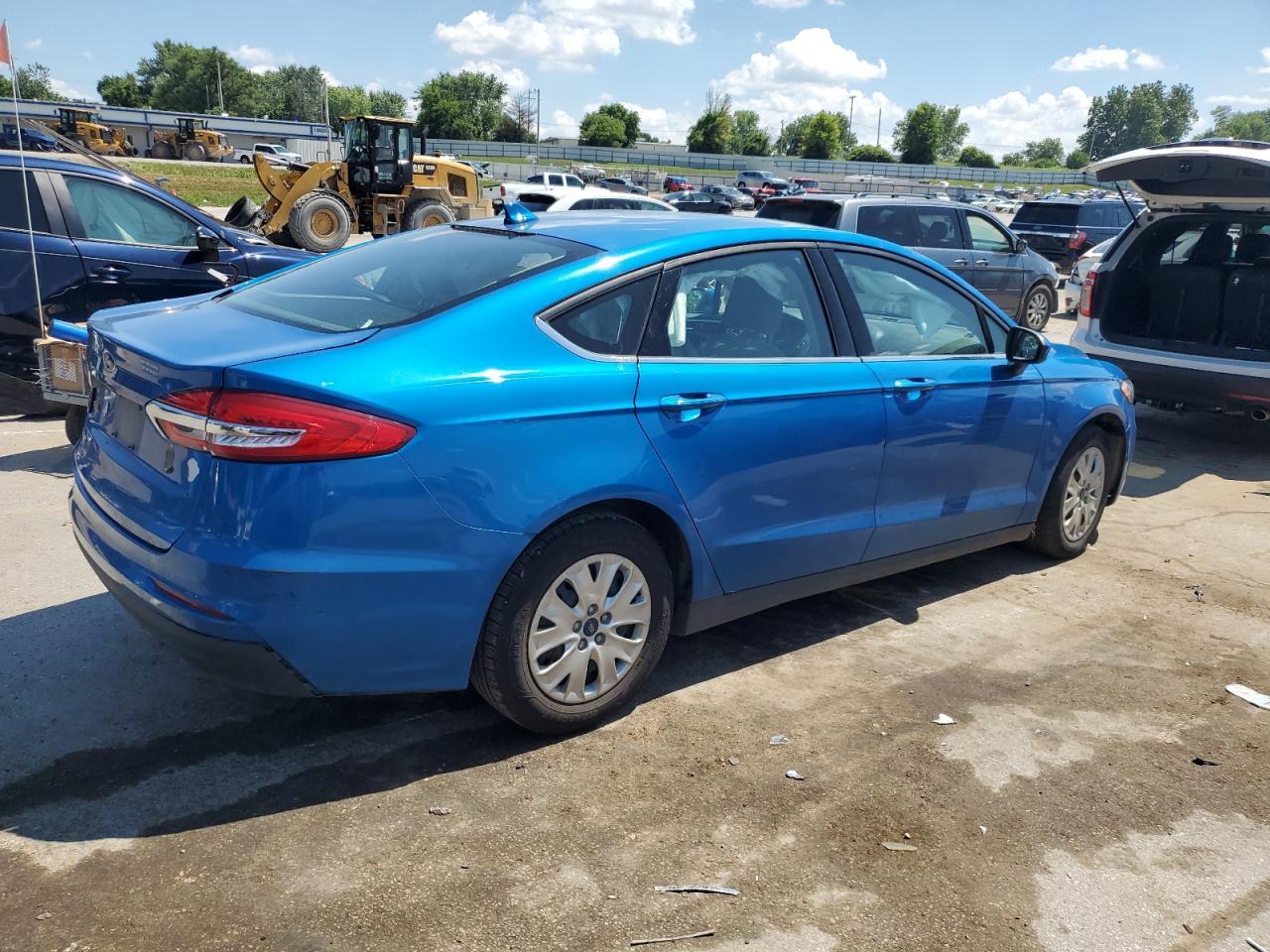 2020 Ford Fusion S - Фото 3