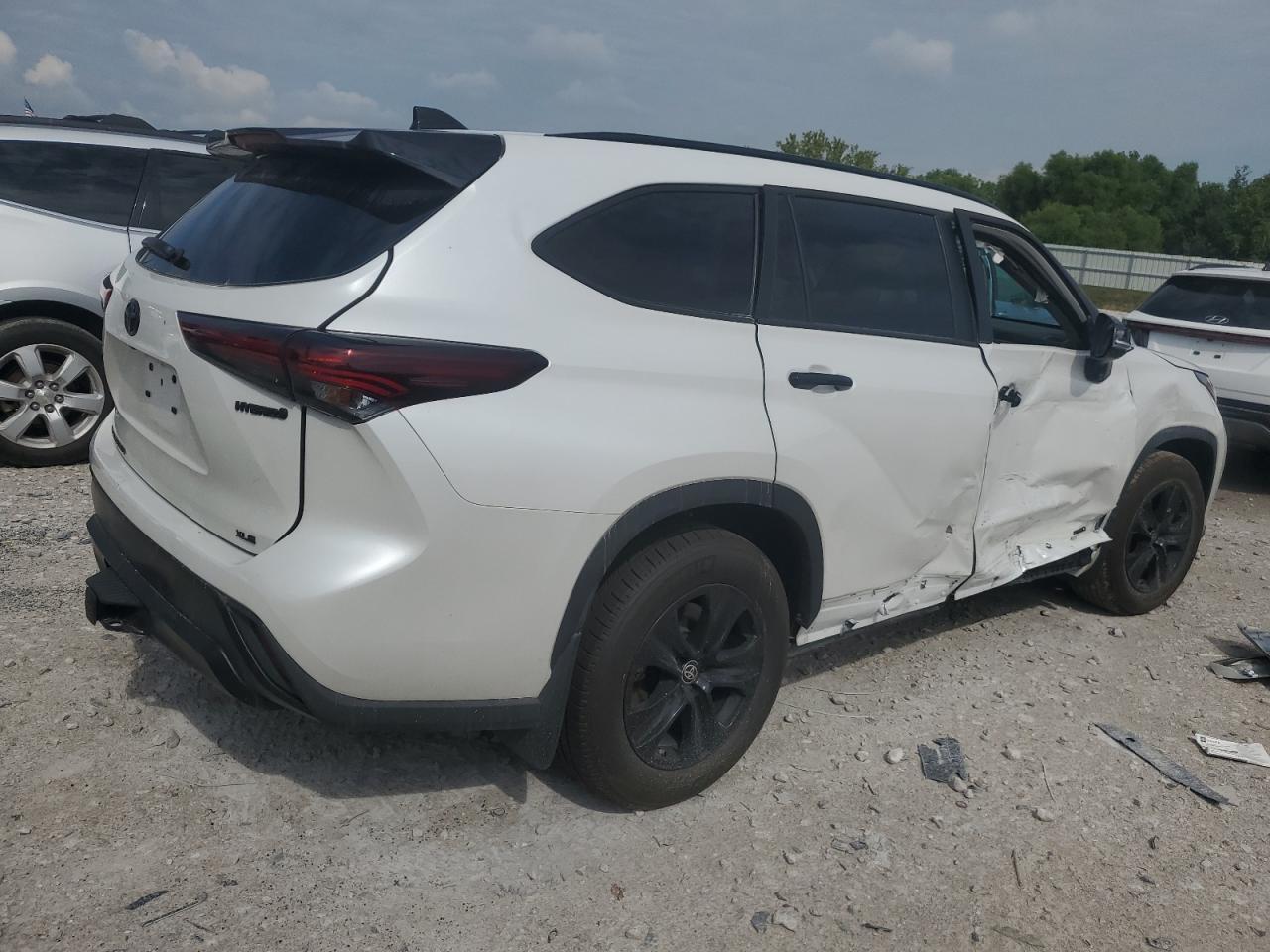 2024 Toyota Highlander Hybrid Xle - Image 3
