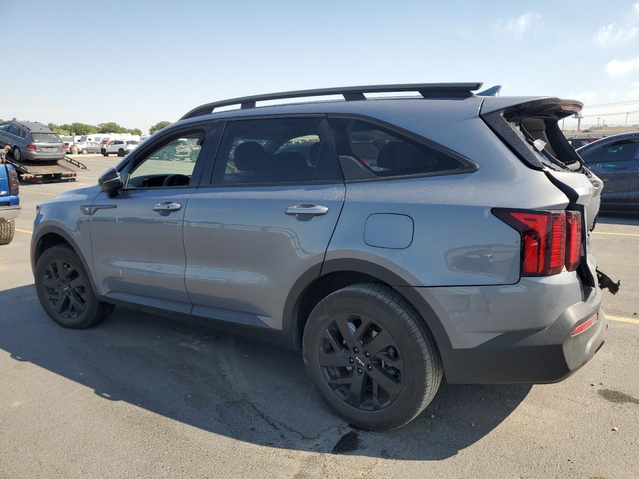 2022 Kia Sorento S - Image 2