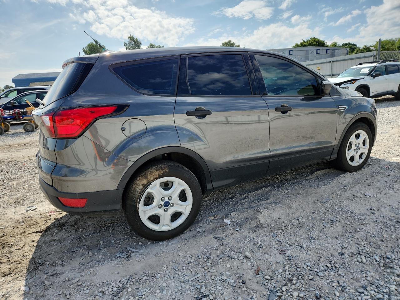 2019 Ford Escape S - Фото 3