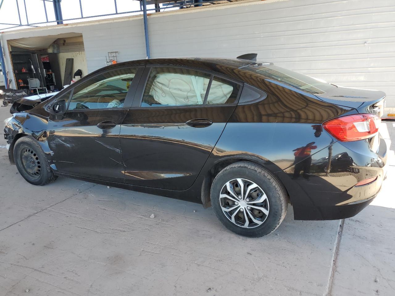 2018 Chevrolet Cruze Ls - Фото 2