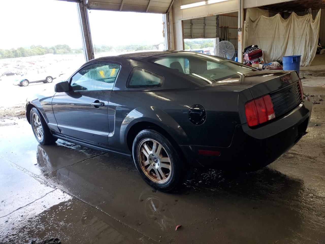 2007 Ford Mustang - Image 2