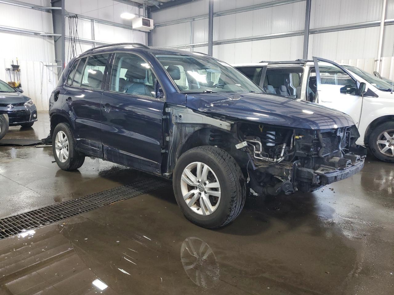 2016 Volkswagen Tiguan S - Фото 4