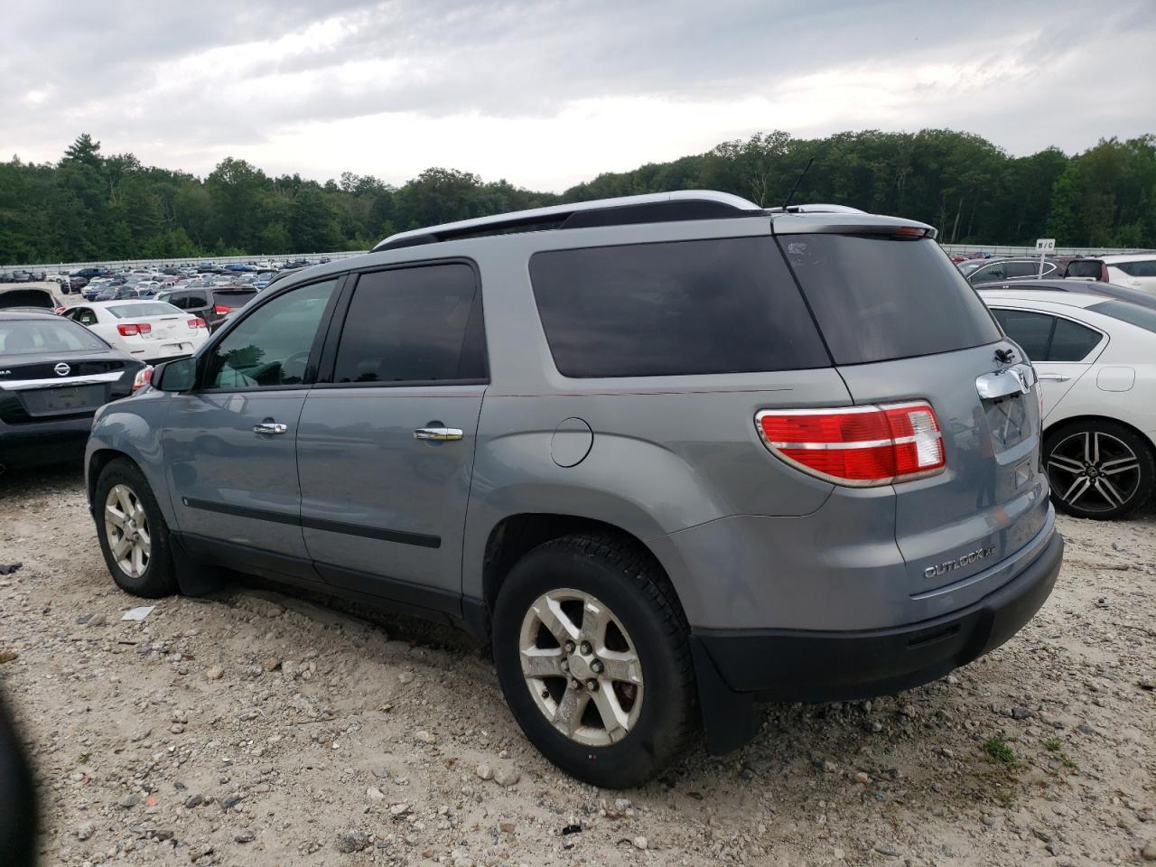 2007 Saturn Outlook Xe - Image 2