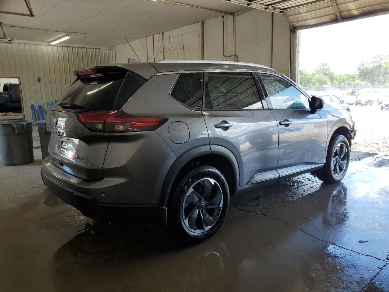 2024 Nissan Rogue Sv - Image 3