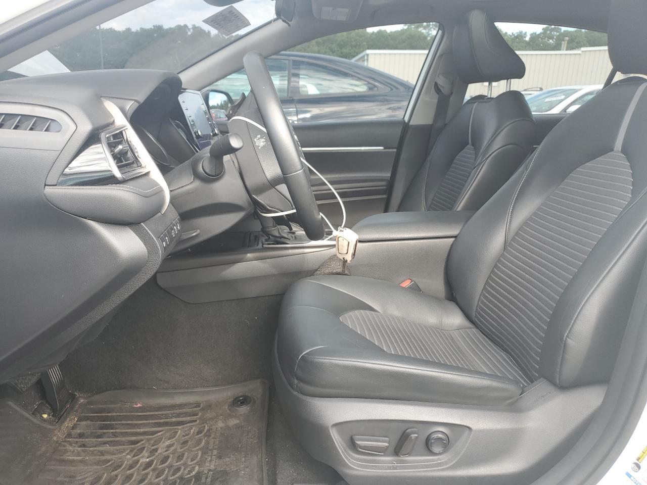 2022 Toyota Camry Se - Image 7