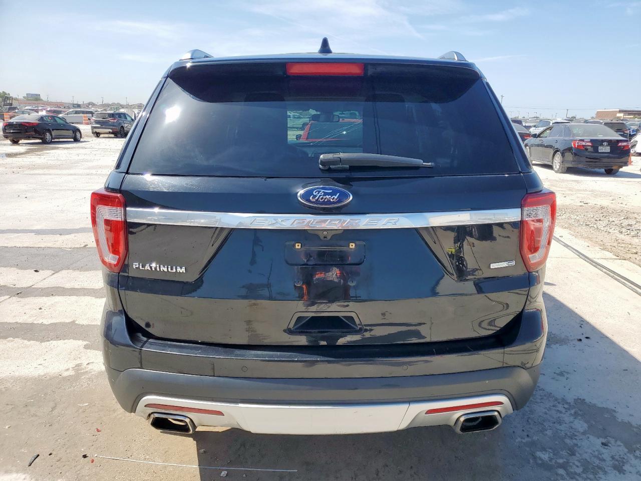 2017 Ford Explorer Platinum - Image 6