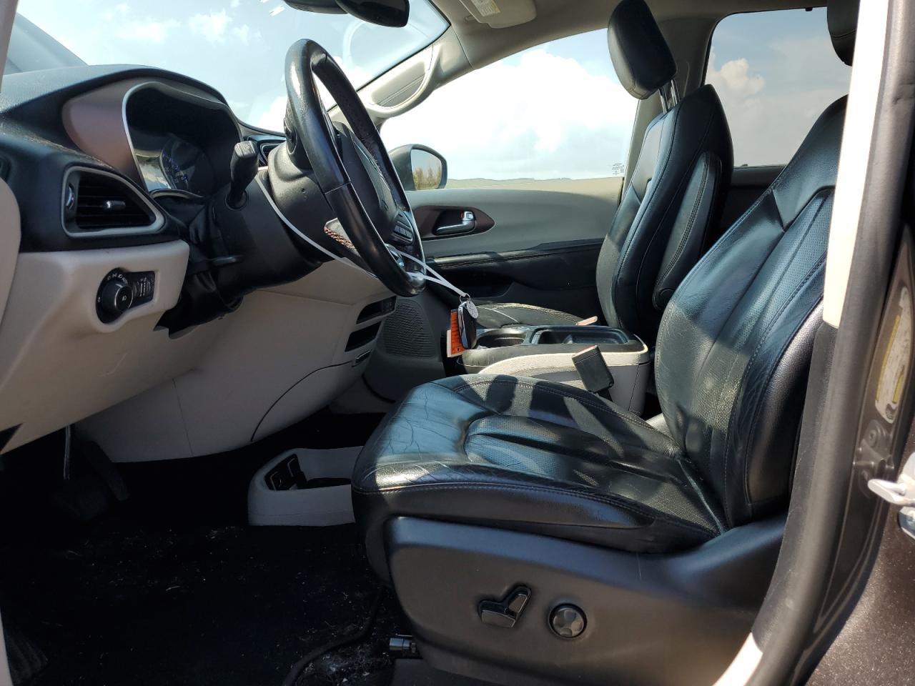 2019 Chrysler Pacifica Touring L - Image 7