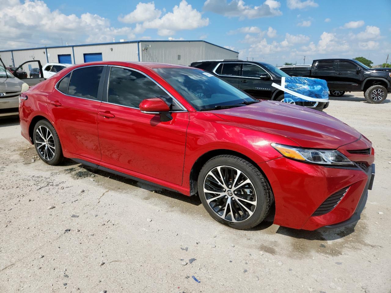 2020 Toyota Camry Se - Фото 4