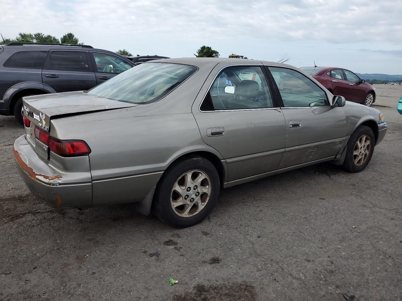1998 Toyota Camry Le - Image 3