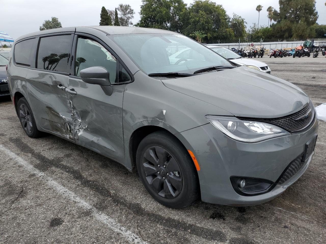 2020 Chrysler Pacifica Hybrid Touring - Фото 4