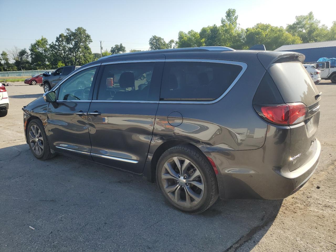 2019 Chrysler Pacifica Limited - Фото 2