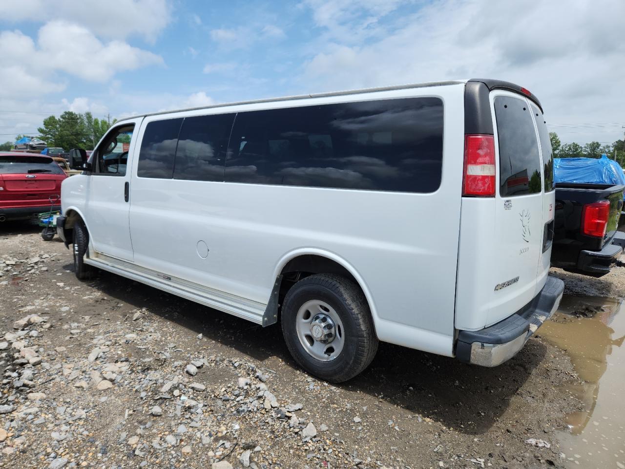 2017 Chevrolet Express G3500 Lt - Фото 2