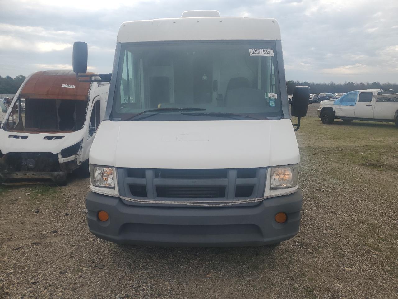 2014 Isuzu Npr - Фото 5