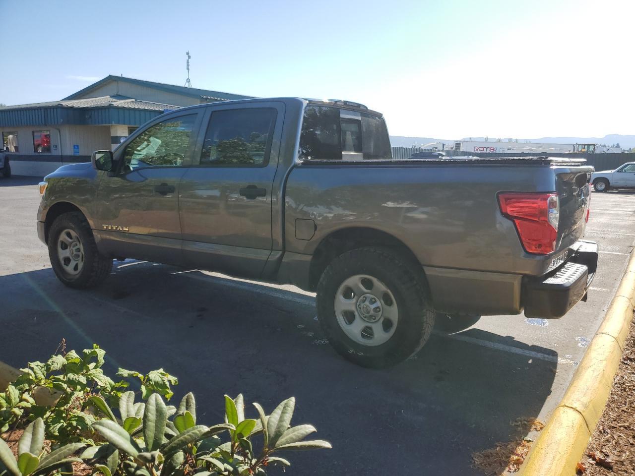 2020 Nissan Titan S - Фото 2