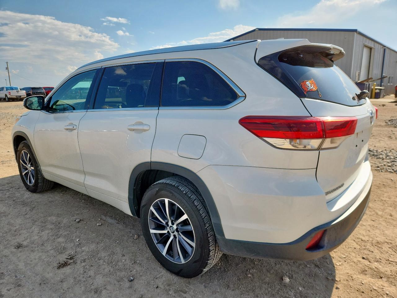 2018 Toyota Highlander Se - Фото 2