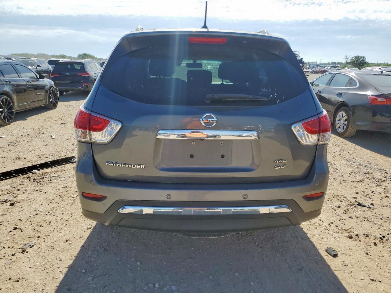 2016 Nissan Pathfinder S - Image 6