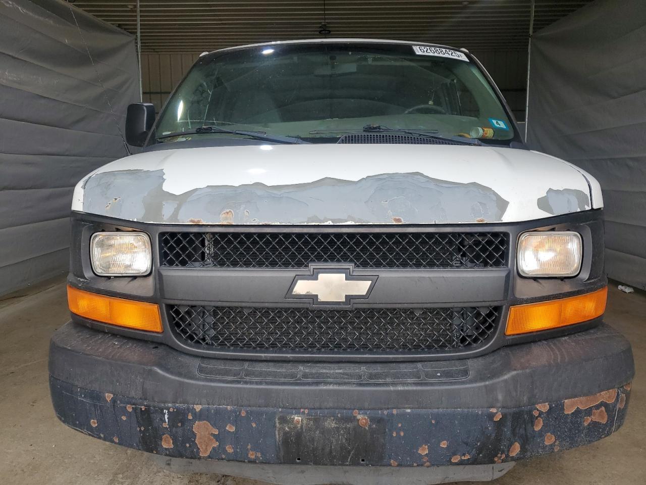2010 Chevrolet Express G1500 - Image 5