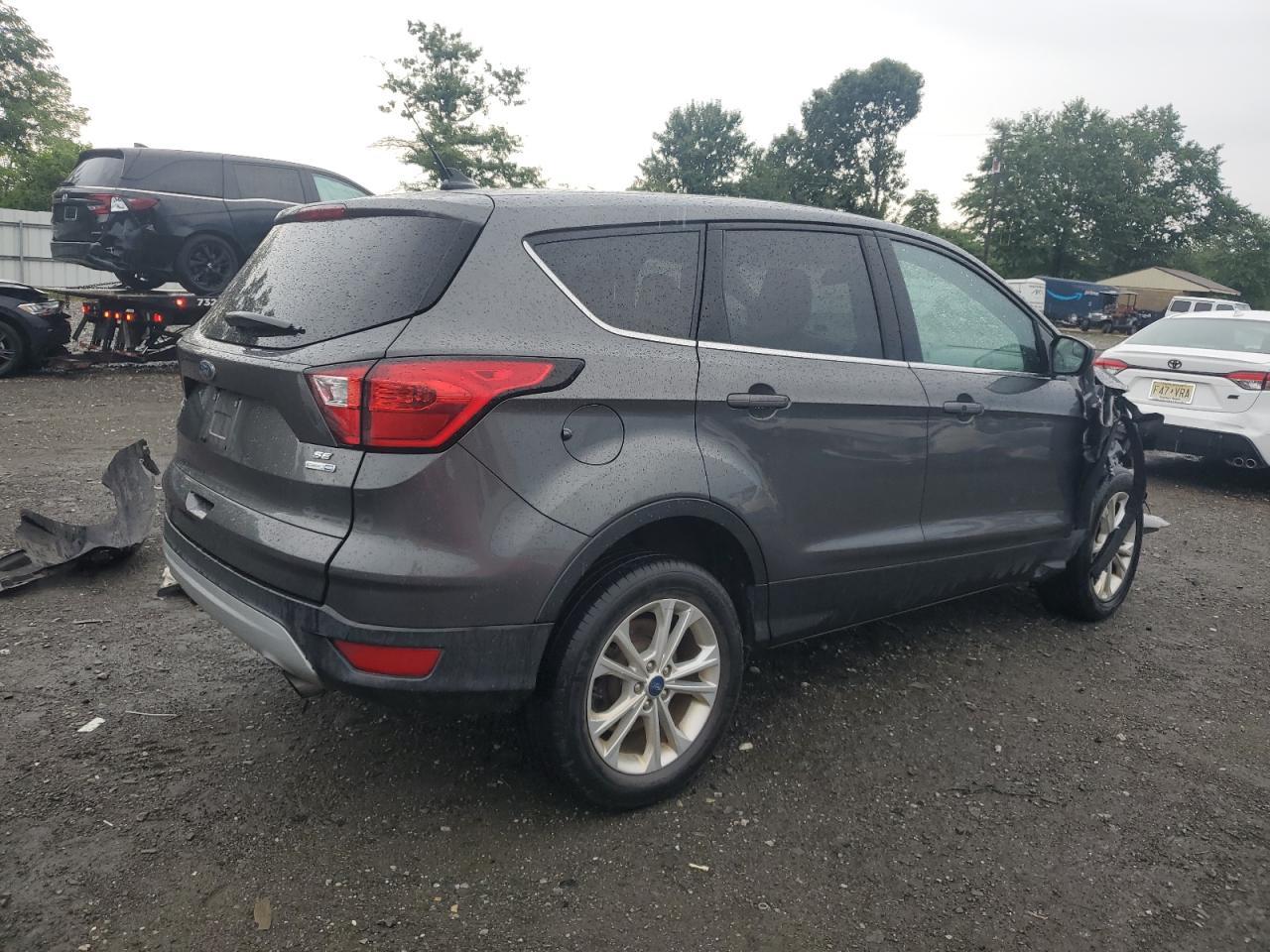 2019 Ford Escape Se - Фото 3