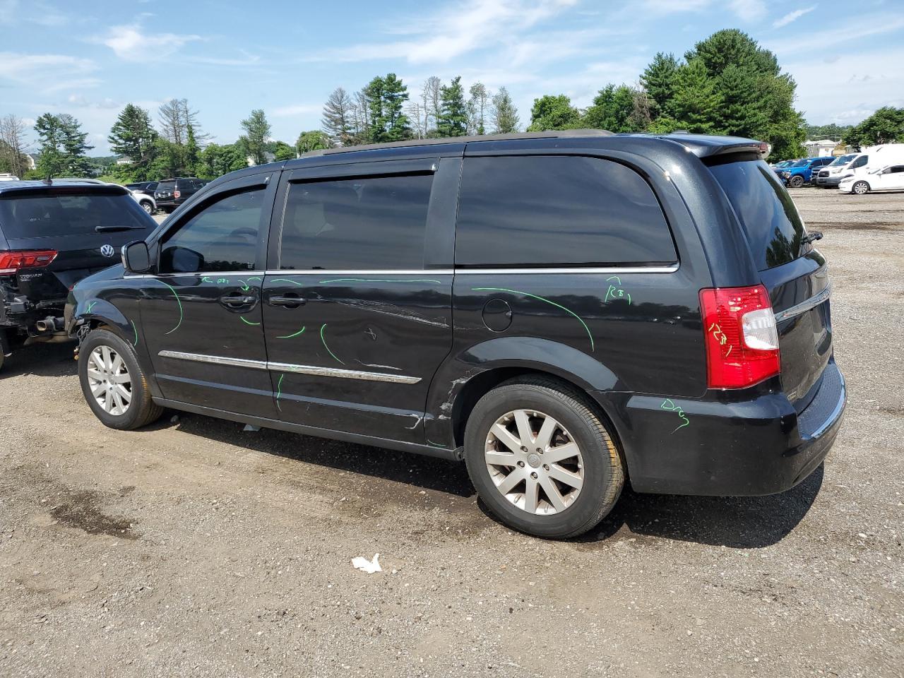 2016 Chrysler Town & Country Touring - Фото 2