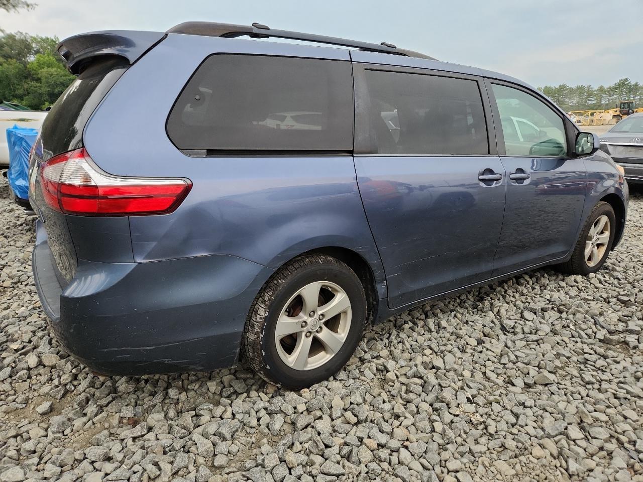 2015 Toyota Sienna Le - Фото 3