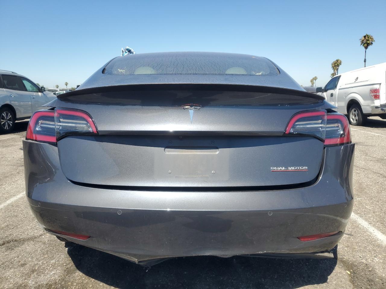 2018 Tesla Model 3 - Фото 6