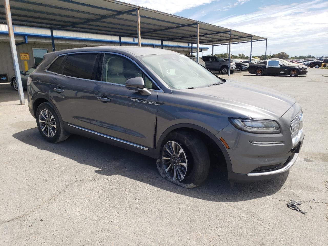 2022 Lincoln Nautilus - Image 4