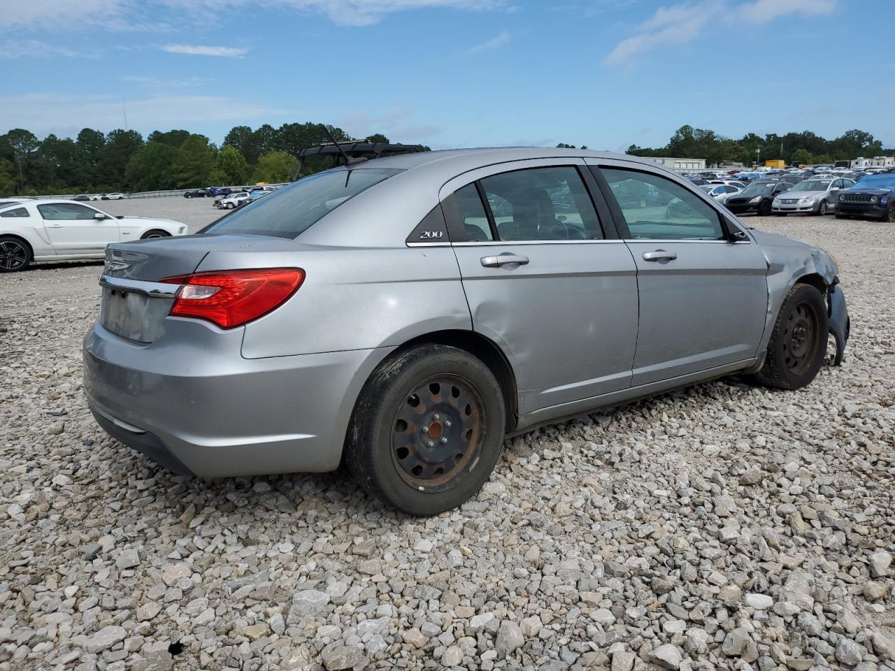 2014 Chrysler 200 Lx - Image 3