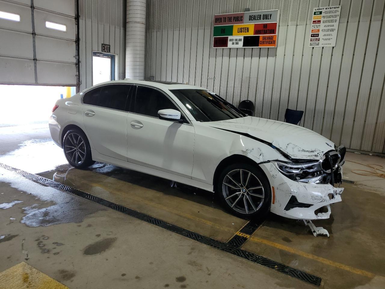 2021 BMW 330Xi - Фото 4
