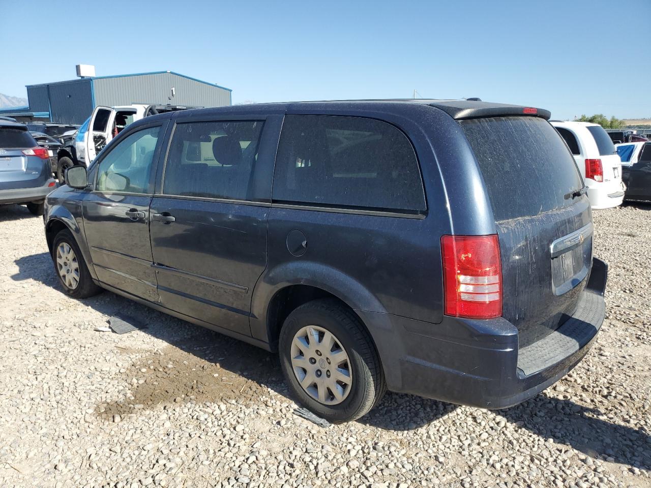 2008 Chrysler Town & Country - Image 2