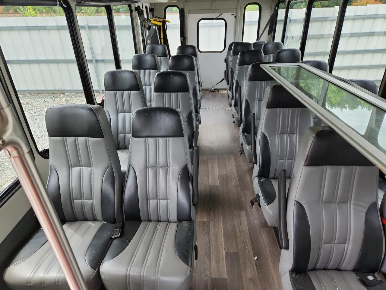 2019 Ford Econoline E450 Super Duty Cutaway Van - Фото 6