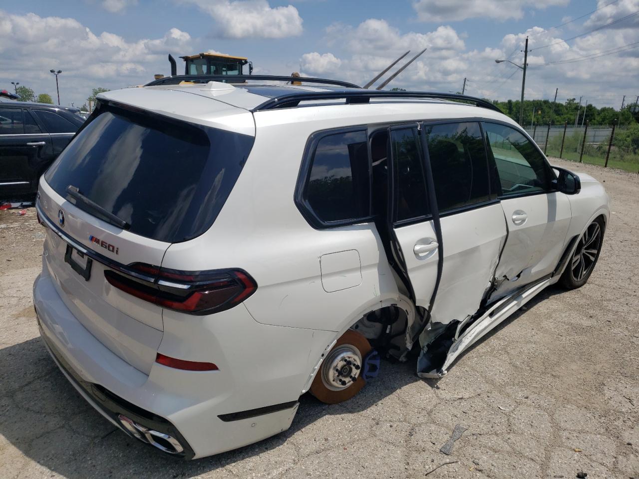 2025 BMW X7 M60I - Фото 3