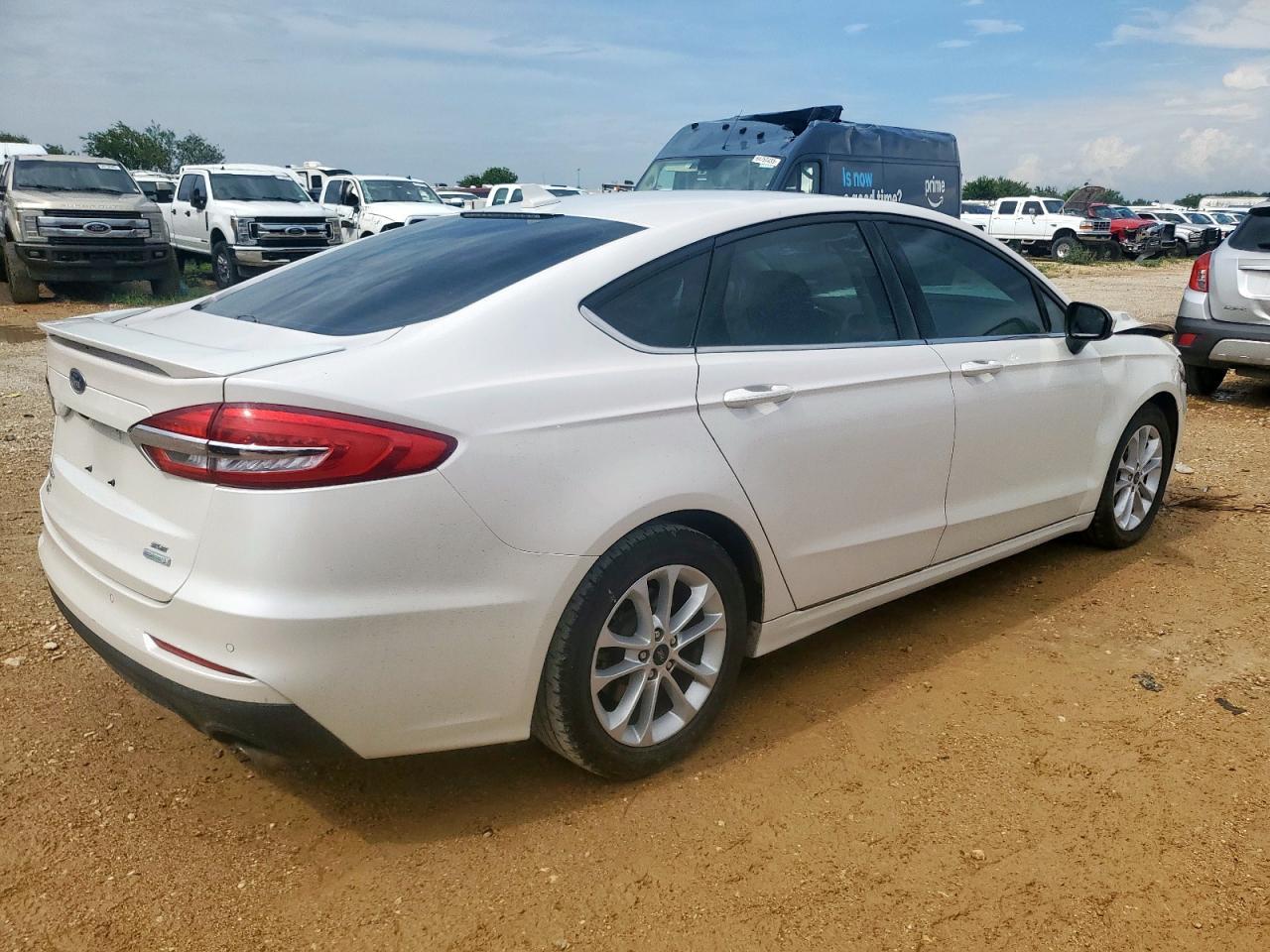 2020 Ford Fusion Se - Фото 3