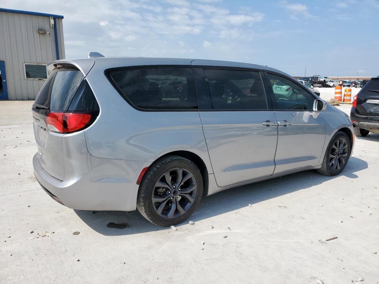 2019 Chrysler Pacifica Touring Plus - Фото 3