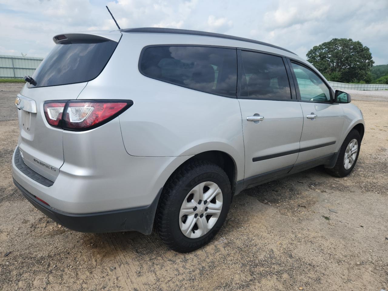 2013 Chevrolet Traverse Ls - Image 3