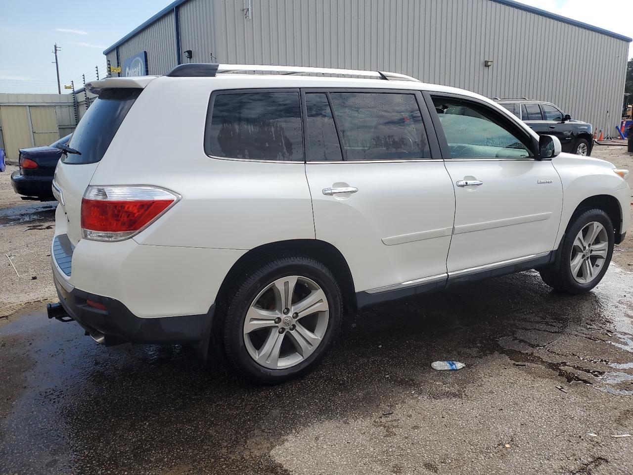 2013 Toyota Highlander Limited - Image 3