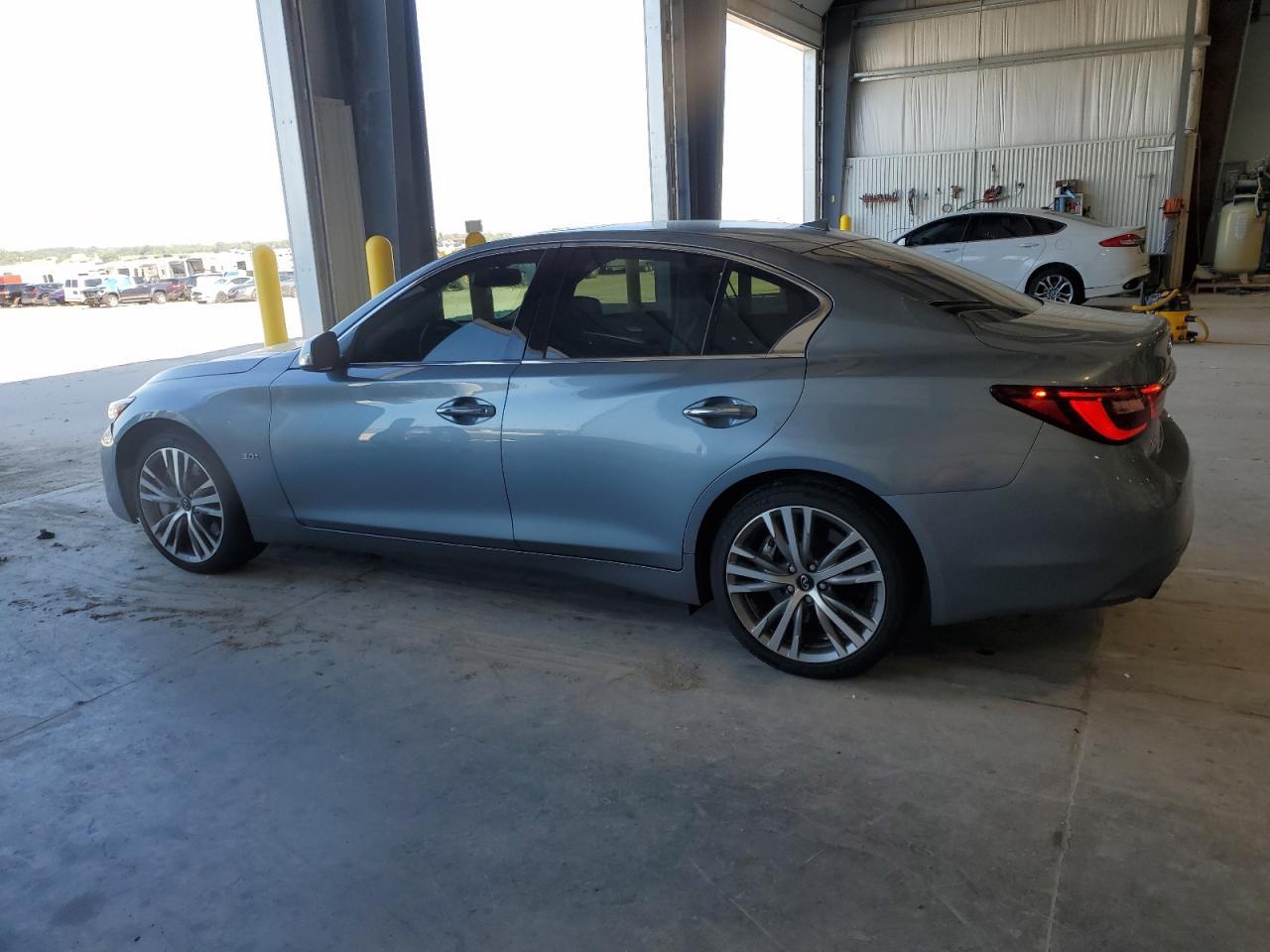 2018 Infiniti Q50 Luxe - Фото 2