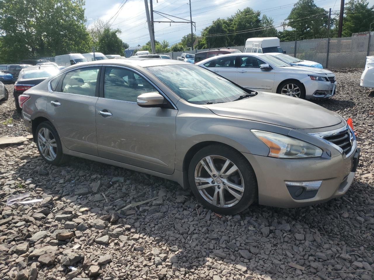 2013 Nissan Altima 3.5S - Image 4