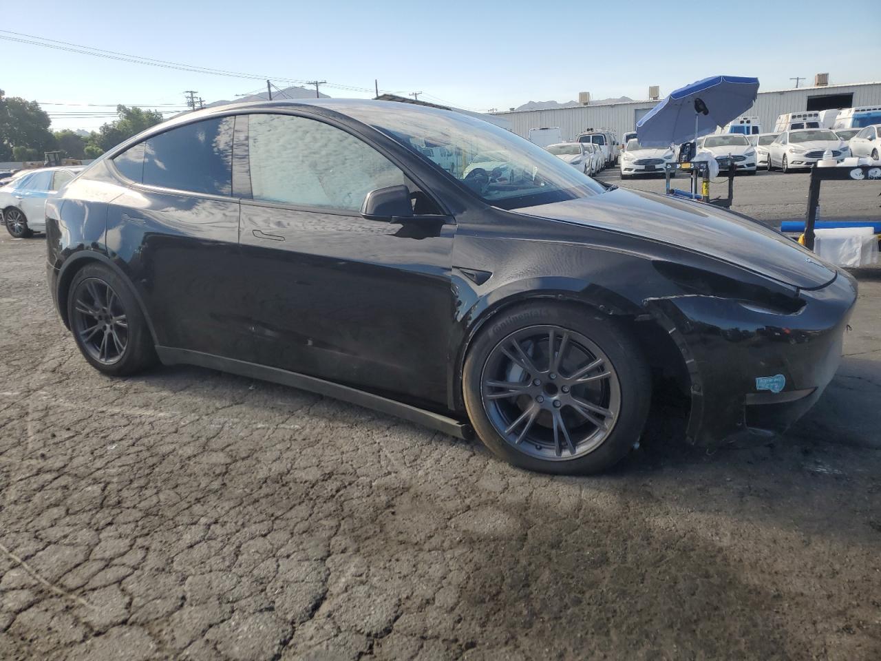2025 Tesla Model Y - Фото 4