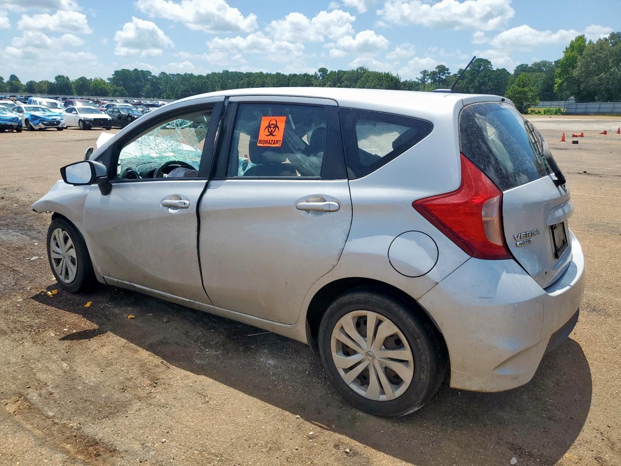 2018 Nissan Versa Note S - Фото 2