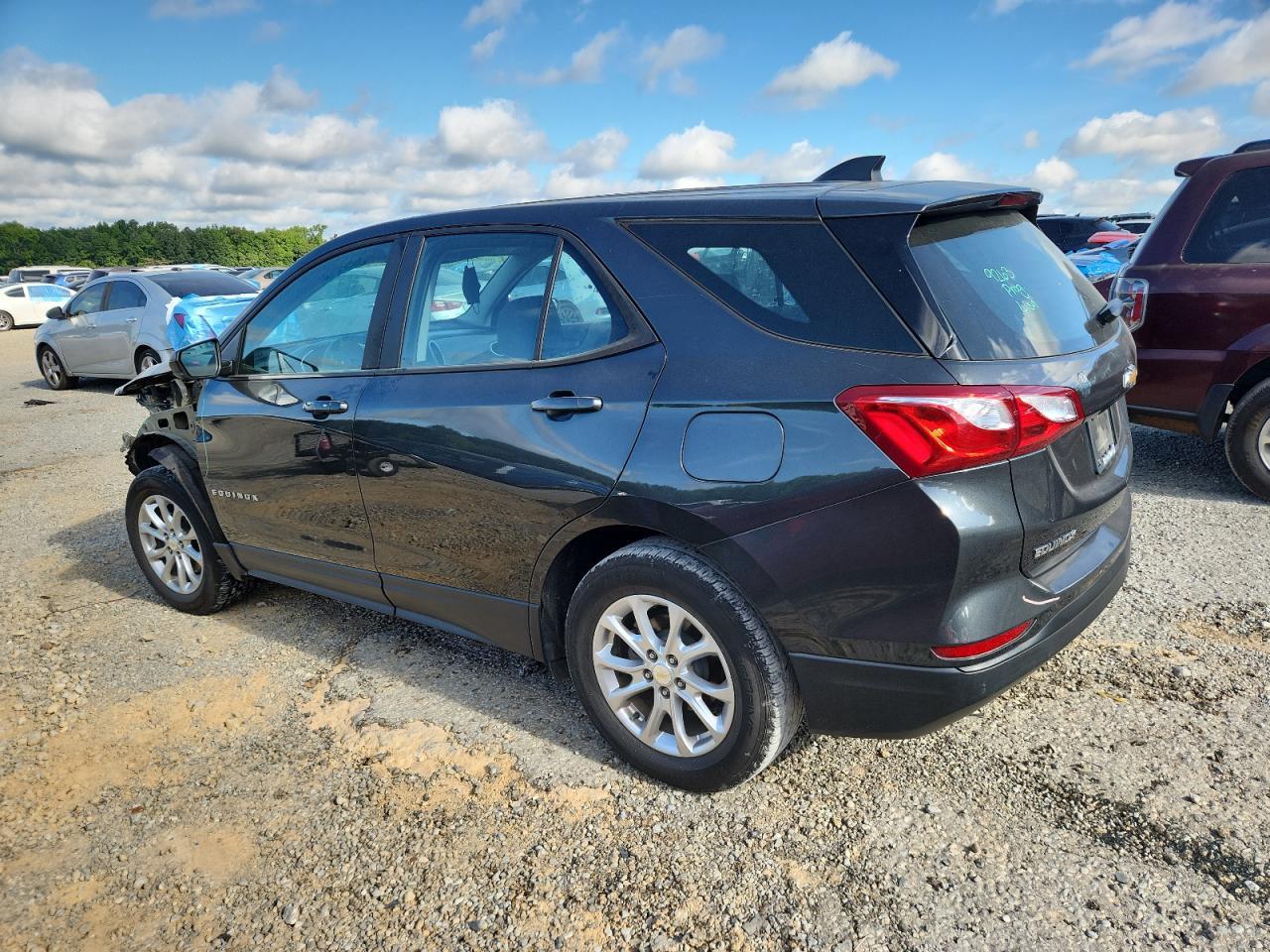2020 Chevrolet Equinox Ls - Фото 2
